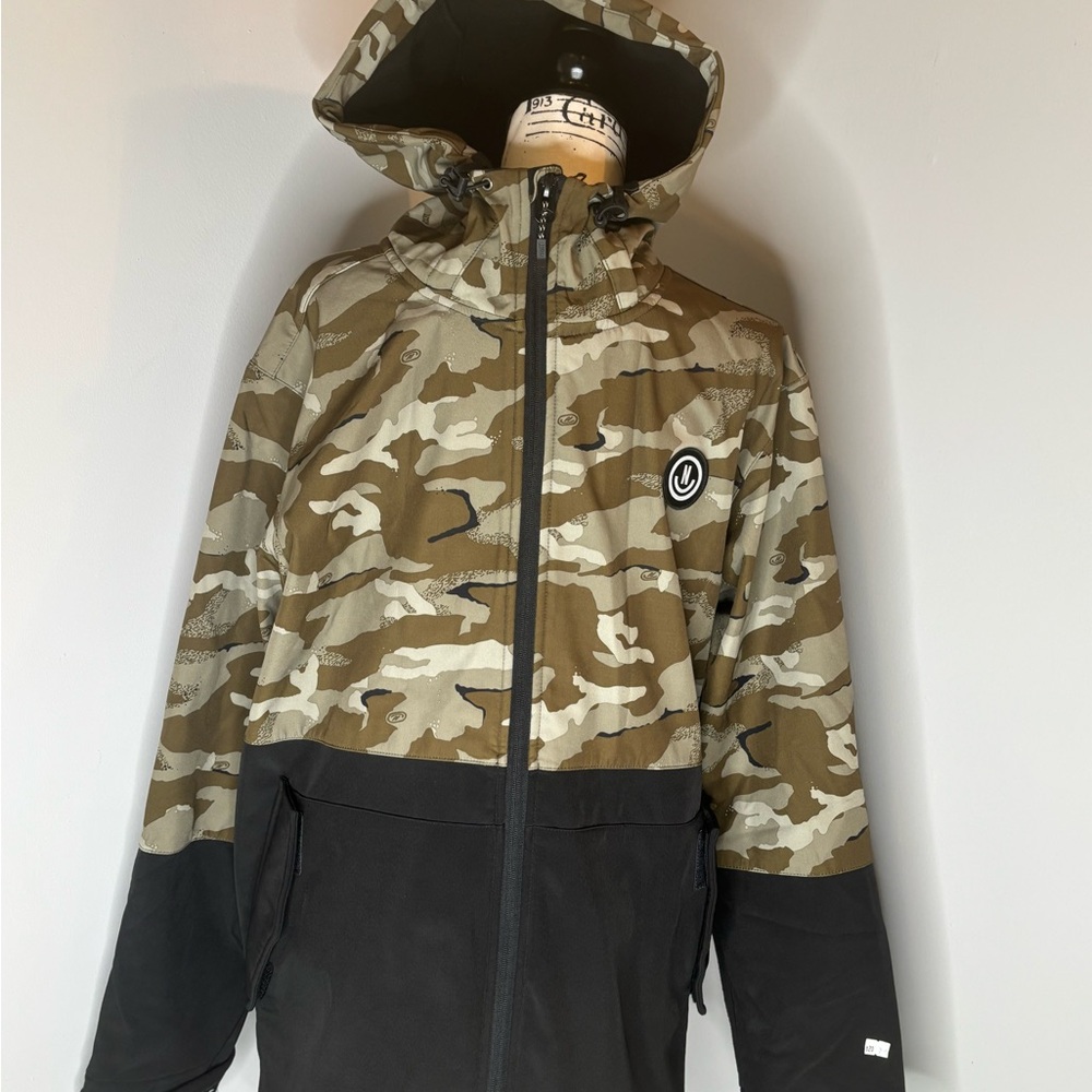 NEFF weather -proof Camouflage jacket size medium